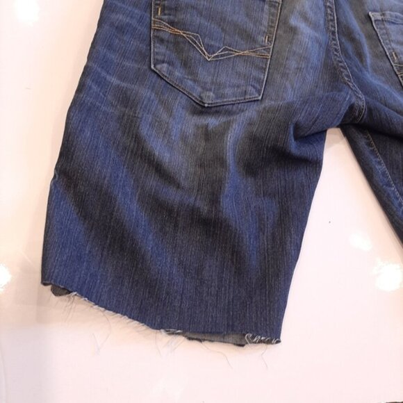 GUESS Vermont Slim Custom Cut Off Denim Shorts Distressed Dark Wash Jean - Picture 11 of 14